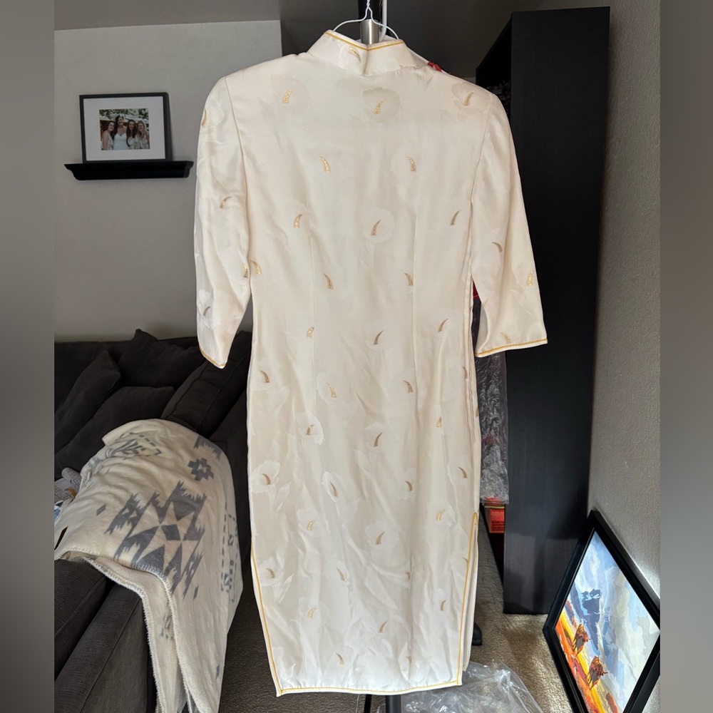 Saisumi Silk Cheongsam / Qipao Dress – Ivory & Gold – Size S – NWT - Picture 2 of 9